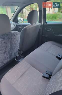 Хэтчбек Dacia Sandero 2009 в 