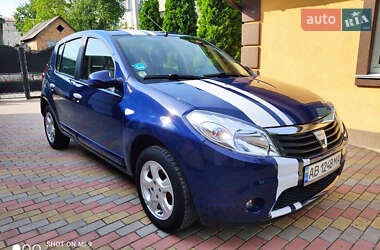 Хэтчбек Dacia Sandero 2009 в Немирове