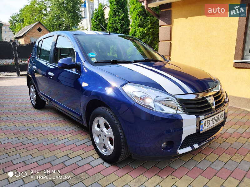 Хэтчбек Dacia Sandero 2009 в 