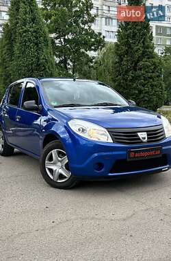 Хетчбек Dacia Sandero 2009 в 