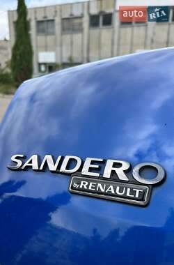 Хетчбек Dacia Sandero 2009 в 