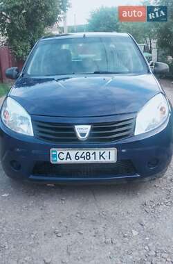 Хэтчбек Dacia Sandero 2009 в Умани