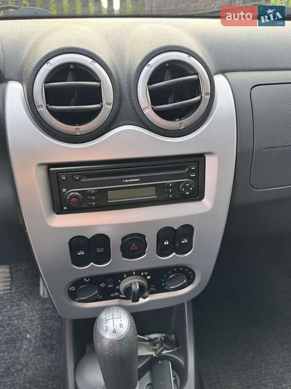 Хэтчбек Dacia Sandero 2009 в Христиновке