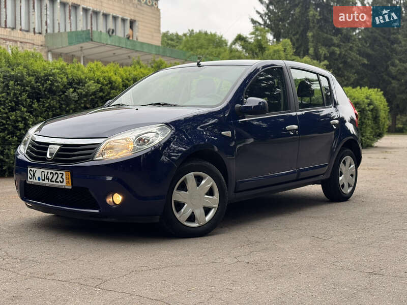 Хэтчбек Dacia Sandero 2010 в Умани