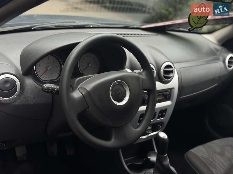 Хэтчбек Dacia Sandero 2010 в Умани