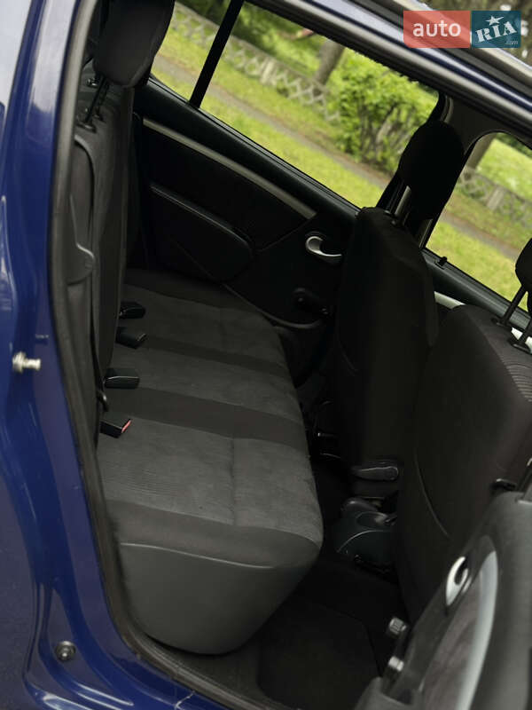 Хэтчбек Dacia Sandero 2010 в Умани