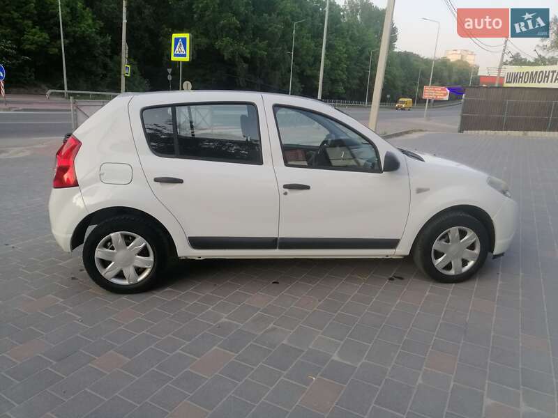 Хетчбек Dacia Sandero 2009 в Тернополі