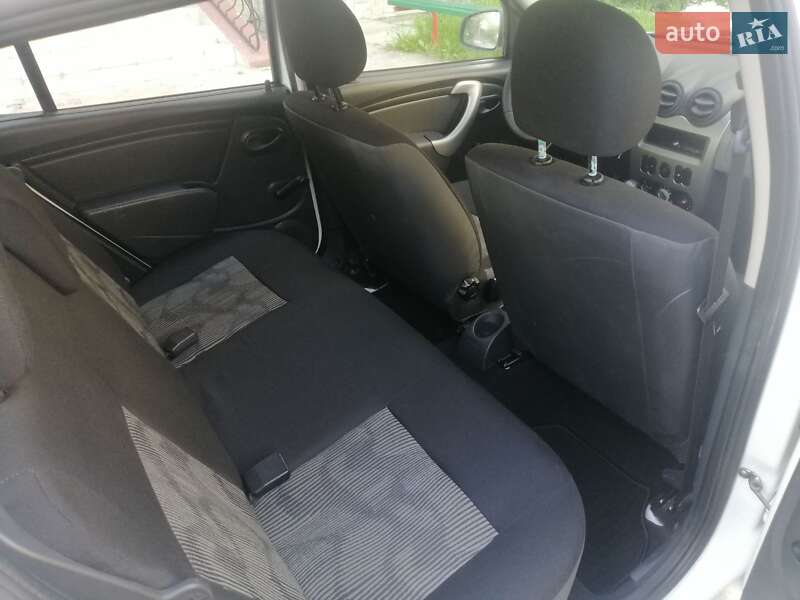 Хетчбек Dacia Sandero 2009 в Тернополі