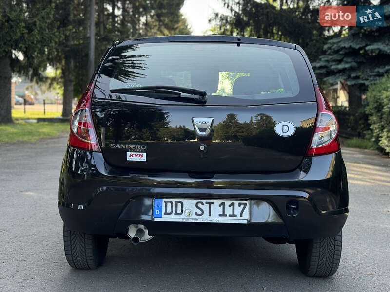 Хэтчбек Dacia Sandero 2010 в Умани