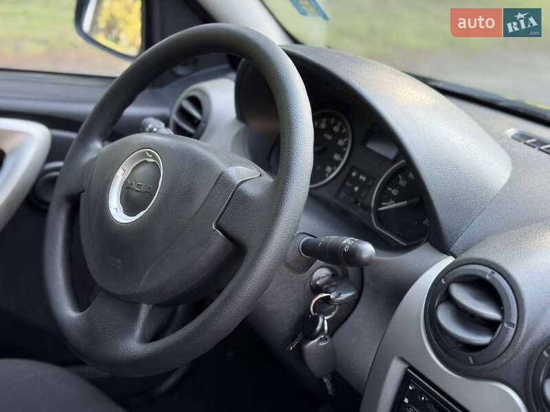 Хэтчбек Dacia Sandero 2010 в Умани