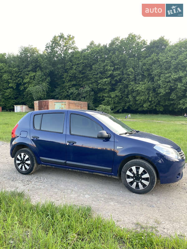 Хэтчбек Dacia Sandero 2009 в Виннице