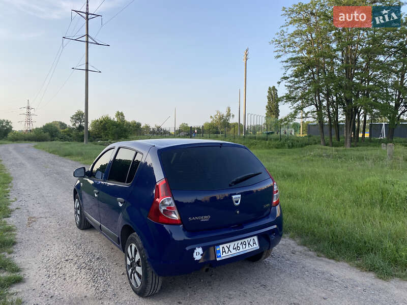 Хэтчбек Dacia Sandero 2009 в Виннице