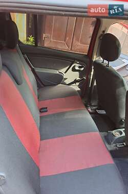 Хэтчбек Dacia Sandero 2009 в 