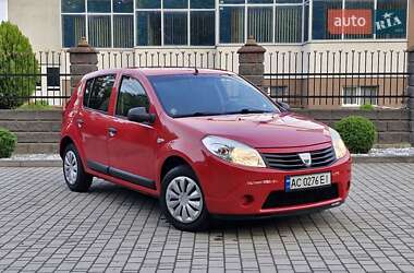Хэтчбек Dacia Sandero 2008 в Ровно