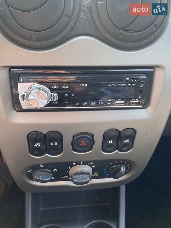 Хэтчбек Dacia Sandero 2009 в Ивано-Франковске