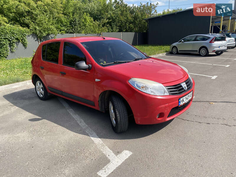 Хетчбек Dacia Sandero 2010 в Дубні