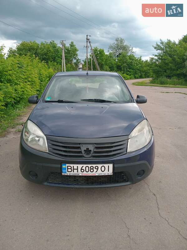 Хэтчбек Dacia Sandero 2009 в 