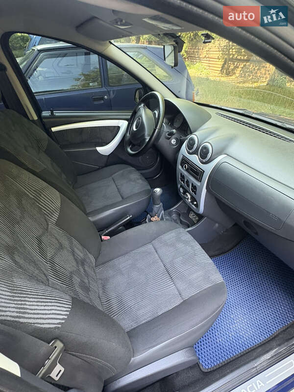 Хэтчбек Dacia Sandero 2010 в Запорожье