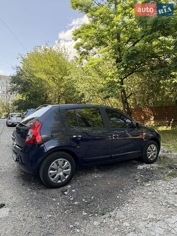Хэтчбек Dacia Sandero 2010 в Запорожье