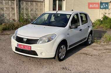 Хетчбек Dacia Sandero 2009 в 
