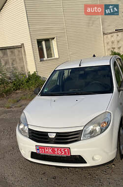 Хетчбек Dacia Sandero 2009 в 