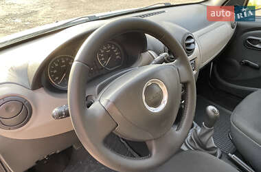 Хетчбек Dacia Sandero 2009 в 