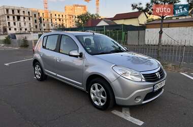 Хэтчбек Dacia Sandero 2009 в Одессе