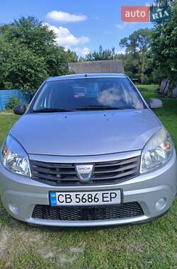 Хэтчбек Dacia Sandero 2008 в Репках