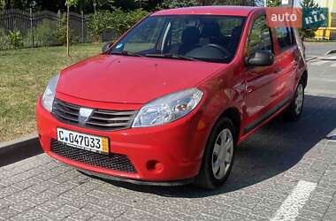 Хэтчбек Dacia Sandero 2009 в 