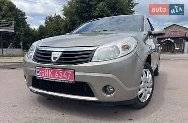 Хэтчбек Dacia Sandero 2010 в Бахмаче