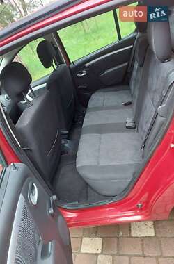 Хэтчбек Dacia Sandero 2008 в 