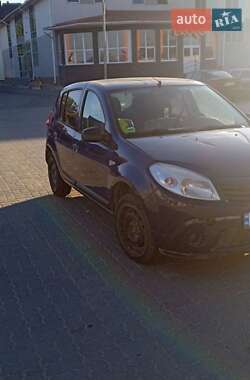 Хэтчбек Dacia Sandero 2009 в Золочеве
