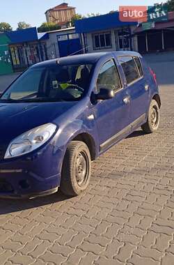 Хетчбек Dacia Sandero 2009 в Золочеві