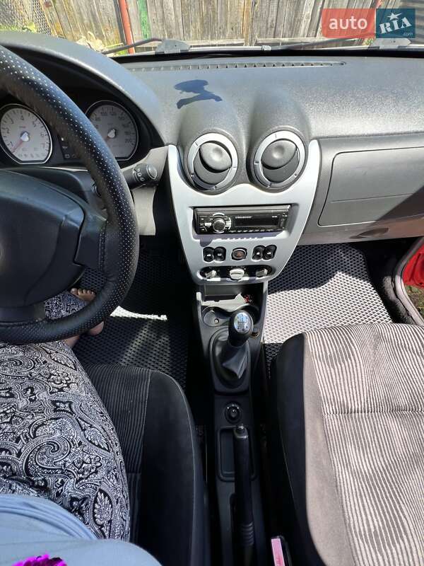 Хетчбек Dacia Sandero 2010 в Івано-Франківську