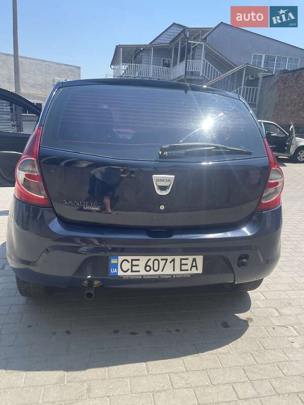 Хэтчбек Dacia Sandero 2009 в Черновцах