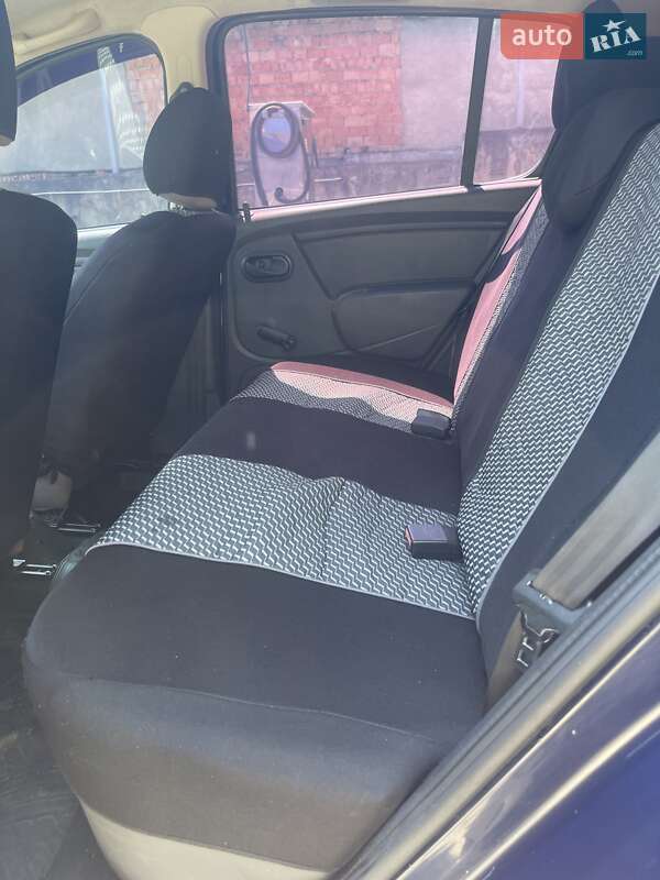 Хэтчбек Dacia Sandero 2009 в Черновцах