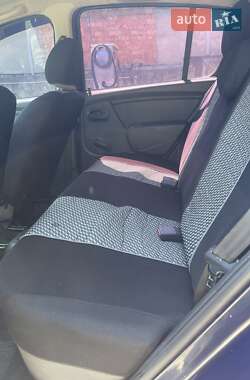 Хэтчбек Dacia Sandero 2009 в 