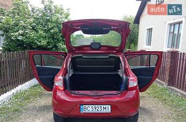 Хэтчбек Dacia Sandero 2013 в 