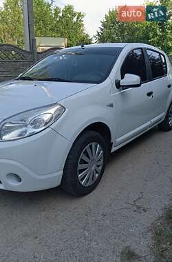 Хэтчбек Dacia Sandero 2009 в Конотопе
