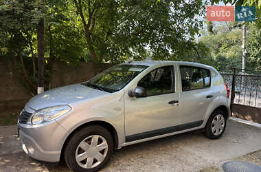Хэтчбек Dacia Sandero 2009 в Черновцах