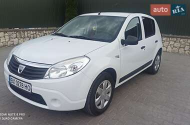 Хэтчбек Dacia Sandero 2009 в Волочиске