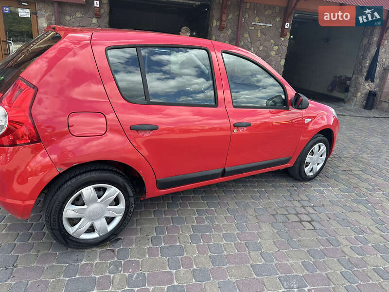 Хэтчбек Dacia Sandero 2010 в Тернополе