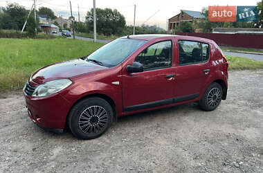 Хэтчбек Dacia Sandero 2010 в 