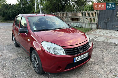 Хэтчбек Dacia Sandero 2010 в 