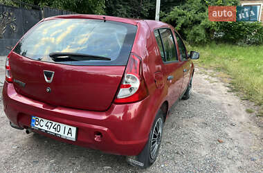 Хэтчбек Dacia Sandero 2010 в 