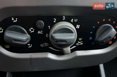 Хэтчбек Dacia Sandero 2010 в 