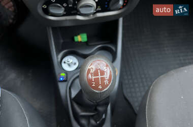 Хэтчбек Dacia Sandero 2010 в 
