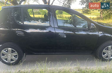 Хэтчбек Dacia Sandero 2015 в 