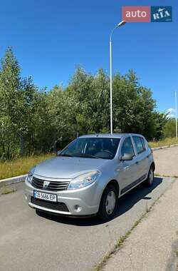 Хэтчбек Dacia Sandero 2008 в Чернигове