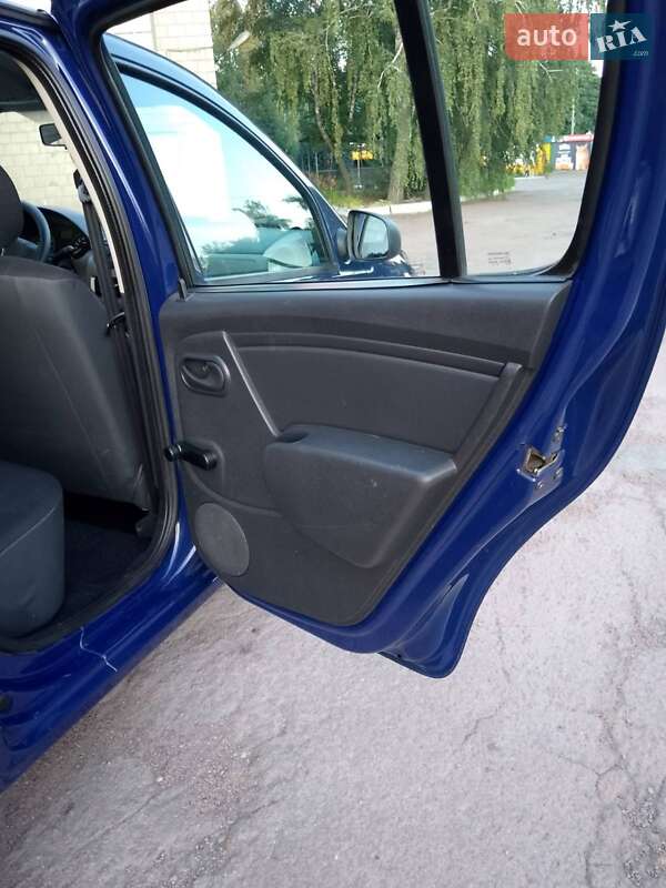 Хэтчбек Dacia Sandero 2009 в Конотопе